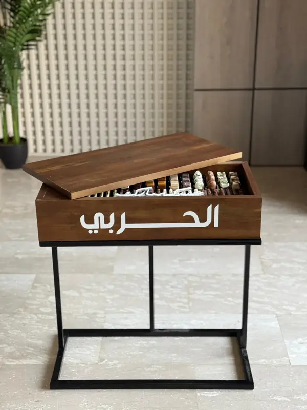 طاولة الديوانية مع الحلا